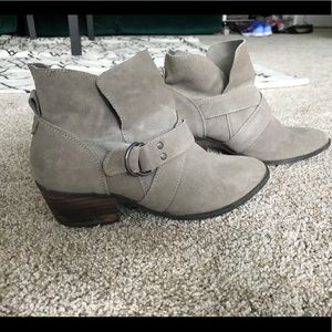 American Eagle gray booties